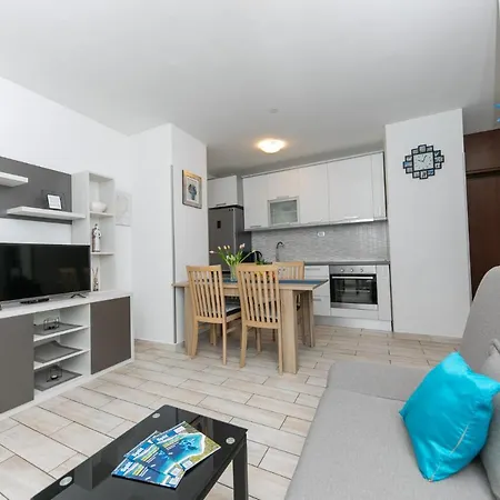For 2, Balcony, Wi-fi, Public Parking, Private Entrance 아파트 스플리트
