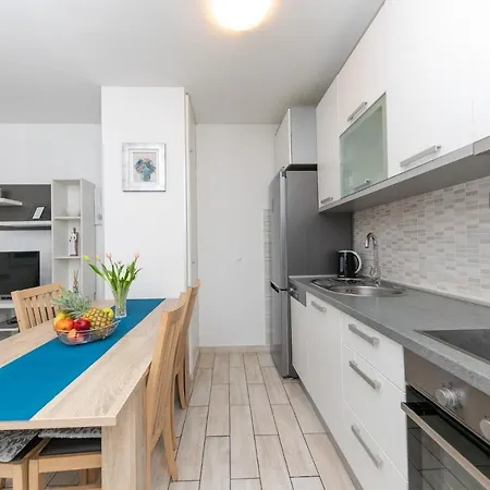 For 2, Balcony, Wi-fi, Public Parking, Private Entrance * 스플리트