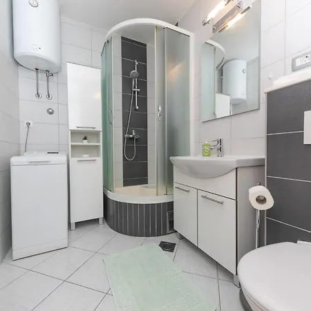 아파트 For 2, Balcony, Wi-fi, Public Parking, Private Entrance 스플리트