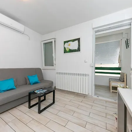 For 2, Balcony, Wi-fi, Public Parking, Private Entrance Apartament *