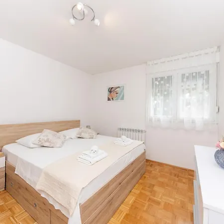 Apartament For 2, Balcony, Wi-fi, Public Parking, Private Entrance