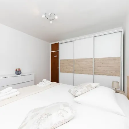 Apartment For 2, Balcony, Wi-fi, Public Parking, Private Entrance *