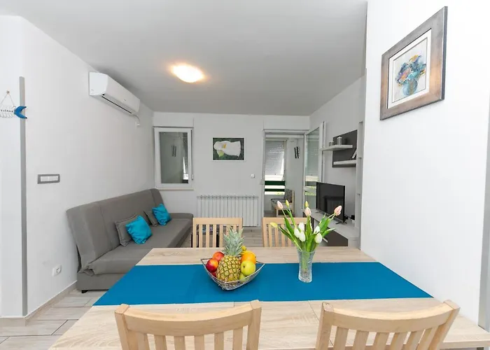 Apartment For 2, Balcony, Wi-fi, Public Parking, Private Entrance *