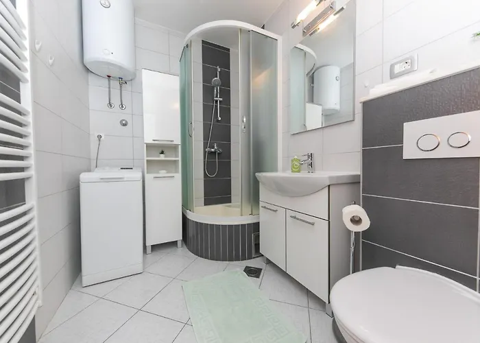 Apartment For 2, Balcony, Wi-fi, Public Parking, Private Entrance Split