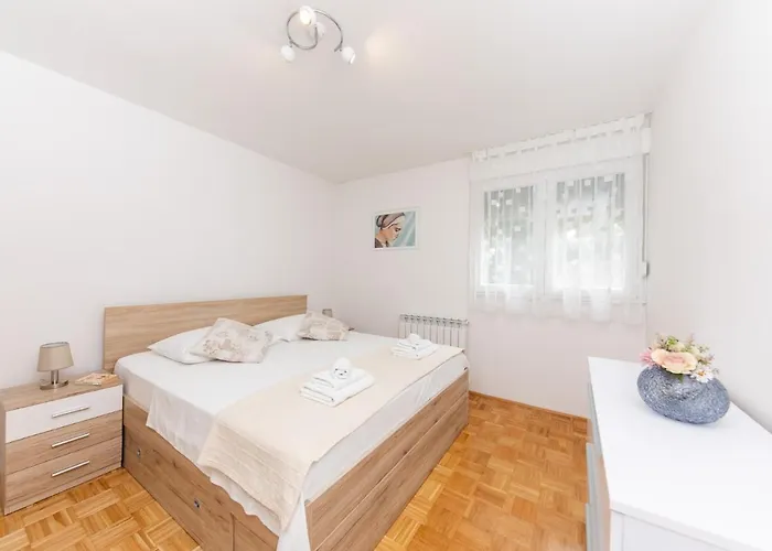 Apartment For 2, Balcony, Wi-fi, Public Parking, Private Entrance