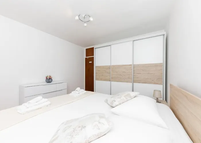 Apartment For 2, Balcony, Wi-fi, Public Parking, Private Entrance *