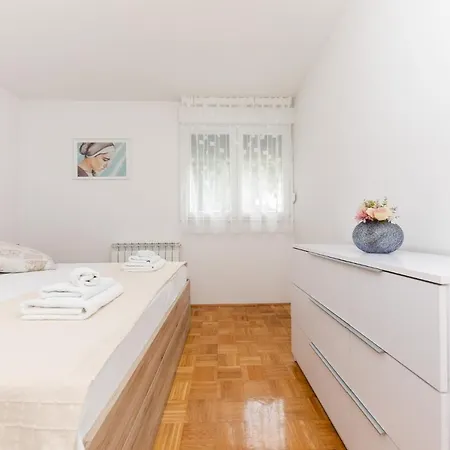 For 2, Balcony, Wi-fi, Public Parking, Private Entrance Apartment *